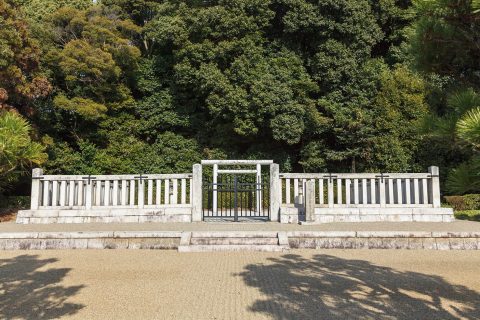 懿徳天皇　畝傍山南纖沙溪上陵