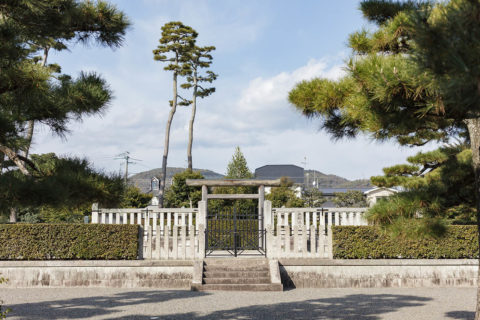 二条天皇　香隆寺陵