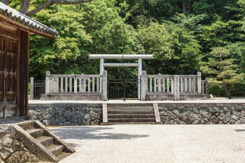 【中古】 虹玉の皇子/小学館/香村日南 奈良の八角墳、構造判明 専門家「文武天皇陵では?」 [奈良県