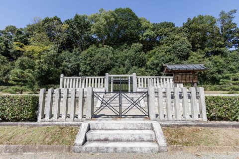 文武天皇　檜隈安古岡上陵