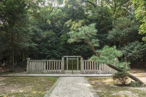 景行天皇皇子　日本武尊　能褒野墓