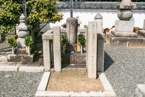 後伏見天皇十八世皇孫女 日尊女王墓<br />霊元天皇皇曽孫女 日照女王墓