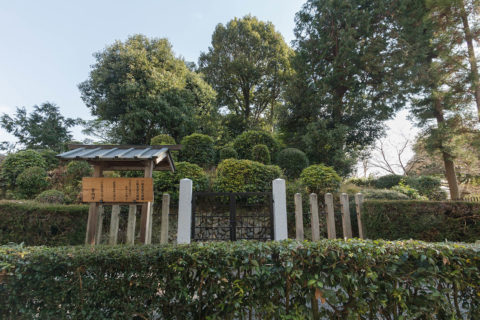 一条天皇火葬塚<br />三条天皇火葬塚