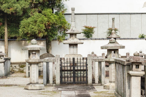 東山天皇皇孫　追尊天皇慶光天皇　廬山寺陵