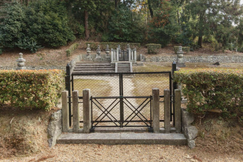 東大寺内　一乗院宮墓地