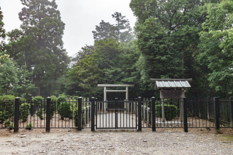 天武天皇皇子　大津皇子　二上山墓