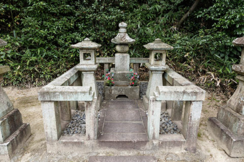 後伏見天皇八世皇孫　任助親王墓